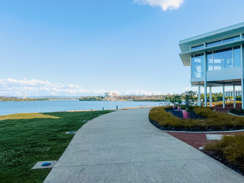 A walk along the Molonglo River in the center of the city when visiting Canberra